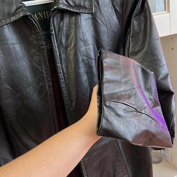 Danier leather Jacket - Picture 5 of 7